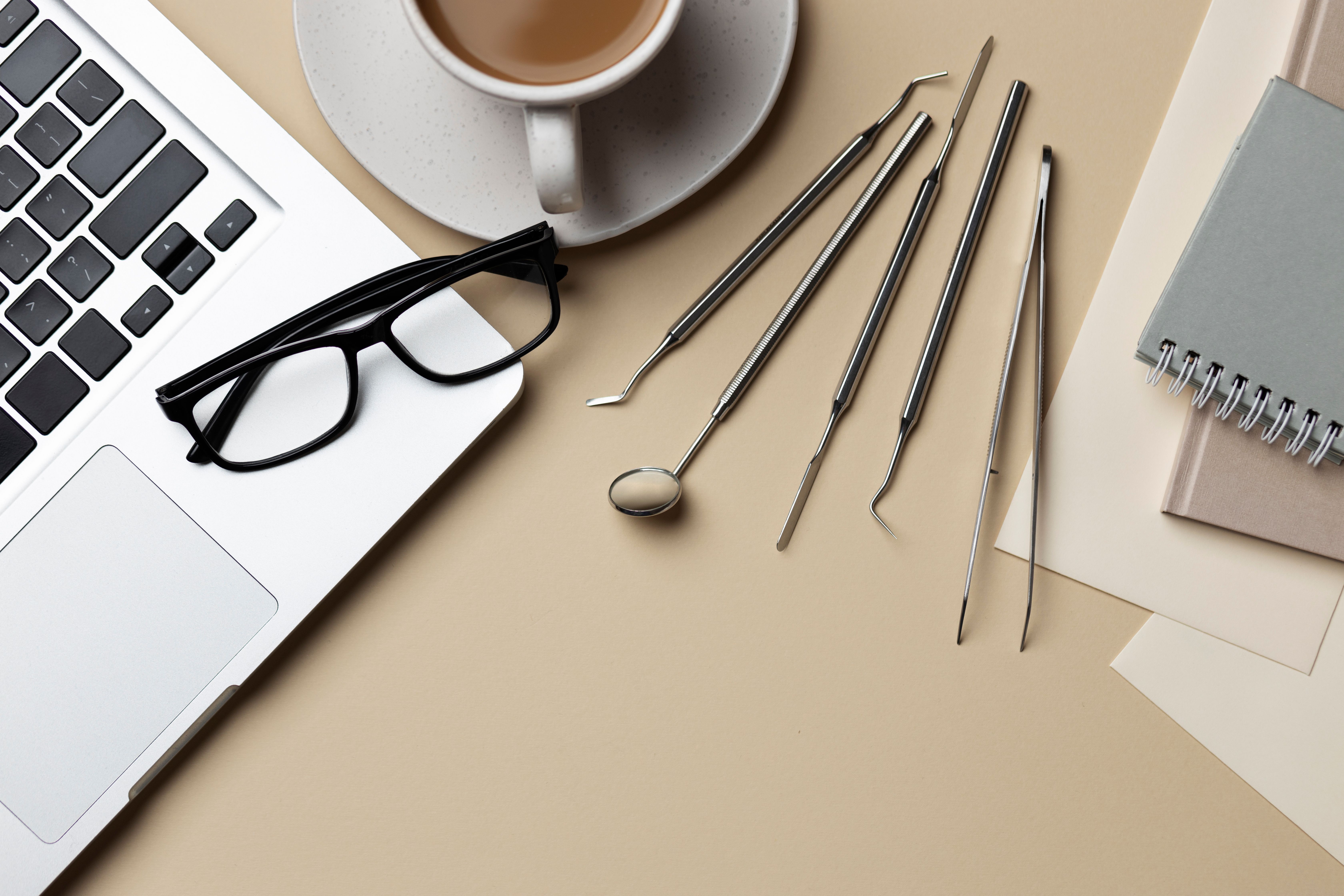 top-view-career-guidance-items-dentists